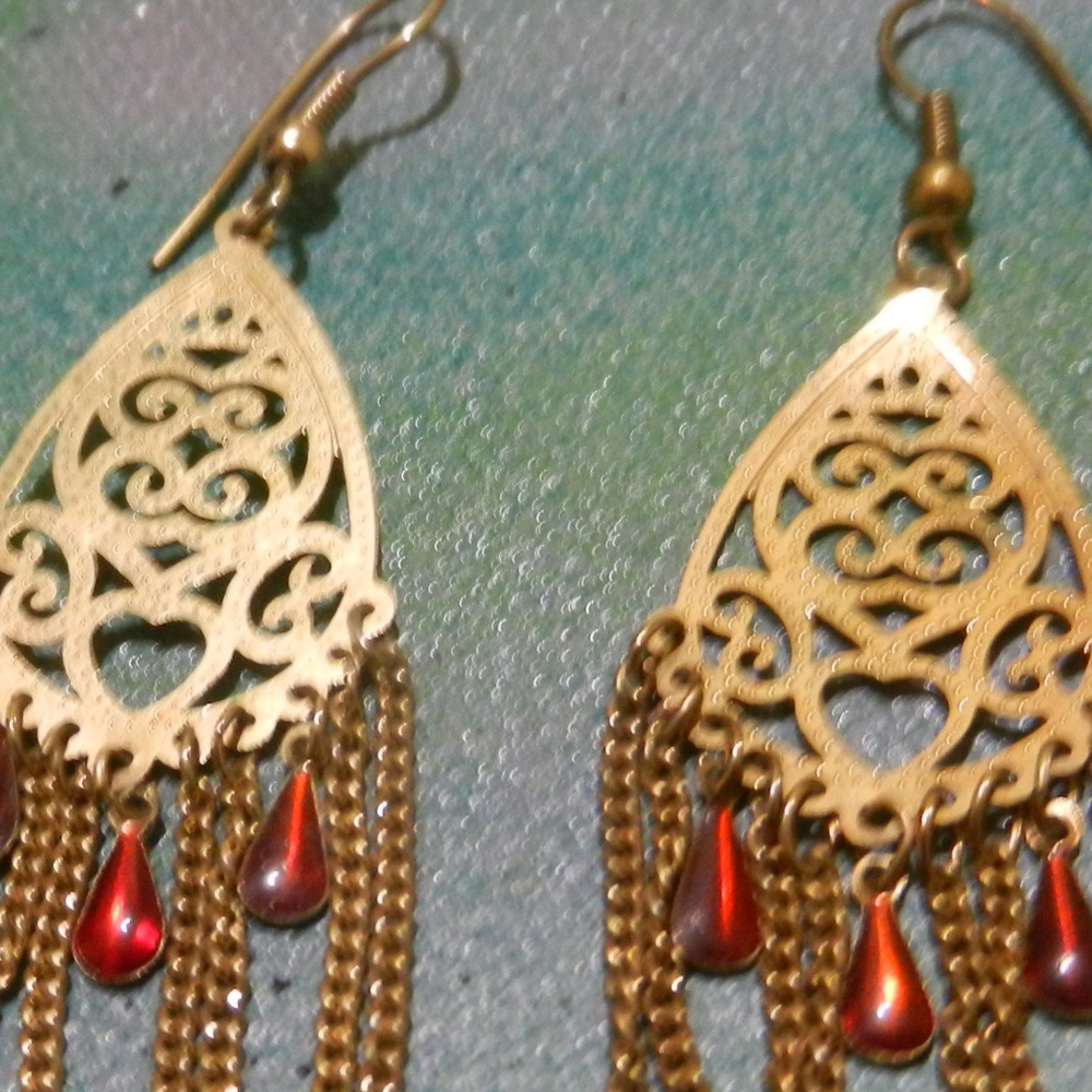 VTG Contempo gold pierced earrings chandelier gold tone far east exotic dusters - Picture 3 of 13